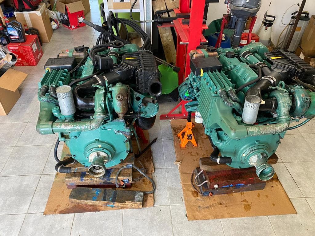 Engine refit — NVMarine Mechanics — Before